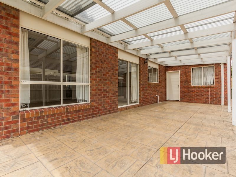 32 Henry Lawson Drive, Lynbrook VIC 3975
