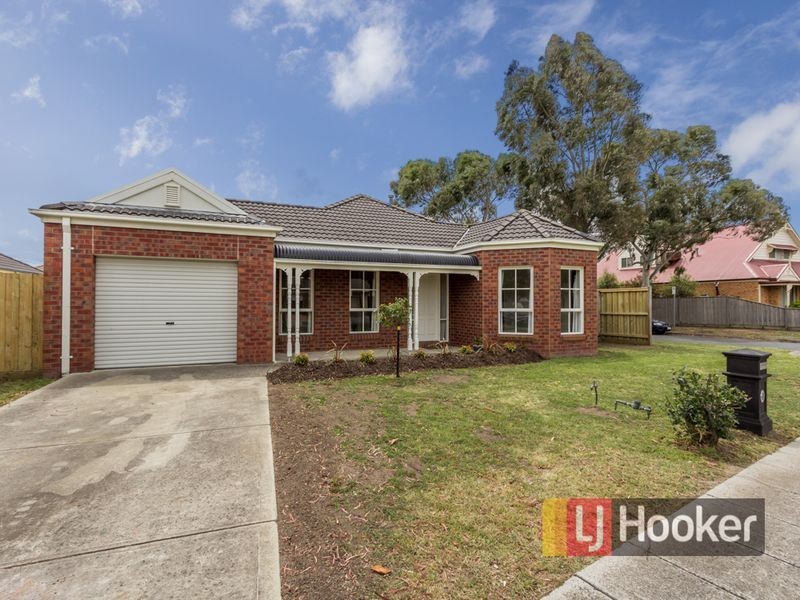 32 Henry Lawson Drive, Lynbrook VIC 3975