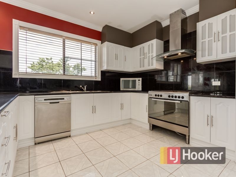 22 Montbrae Circuit, Narre Warren North VIC 3804