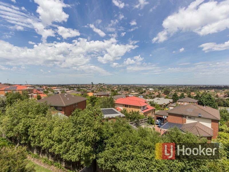 22 Montbrae Circuit, Narre Warren North VIC 3804