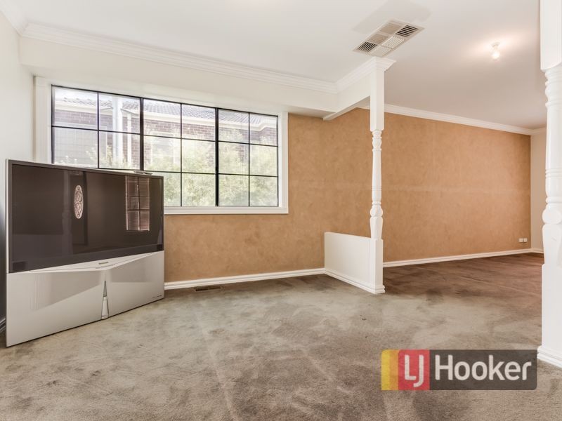 22 Montbrae Circuit, Narre Warren North VIC 3804