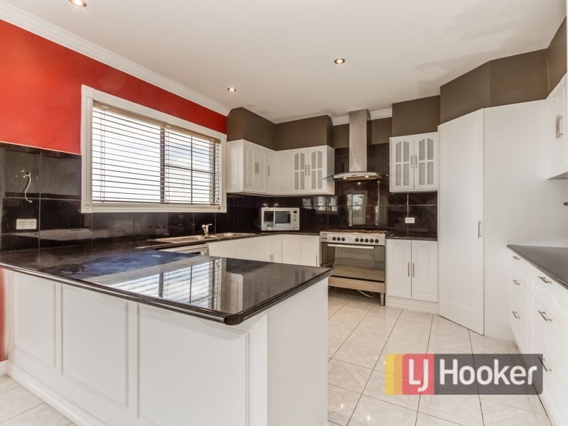 22 Montbrae Circuit, Narre Warren North VIC 3804