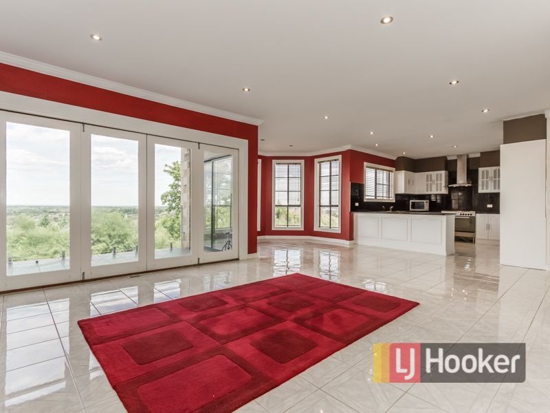 22 Montbrae Circuit, Narre Warren North VIC 3804