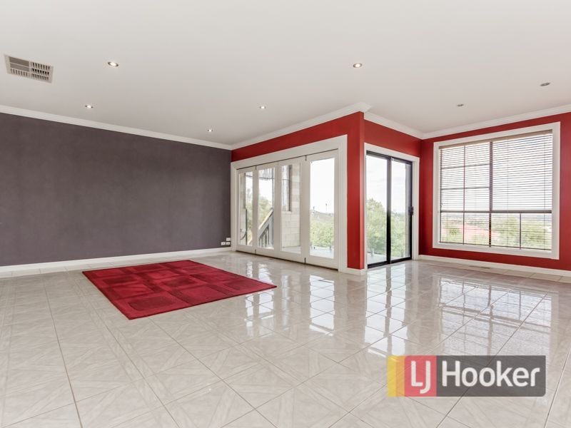 22 Montbrae Circuit, Narre Warren North VIC 3804