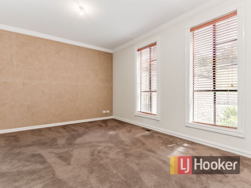 22 Montbrae Circuit, Narre Warren North VIC 3804