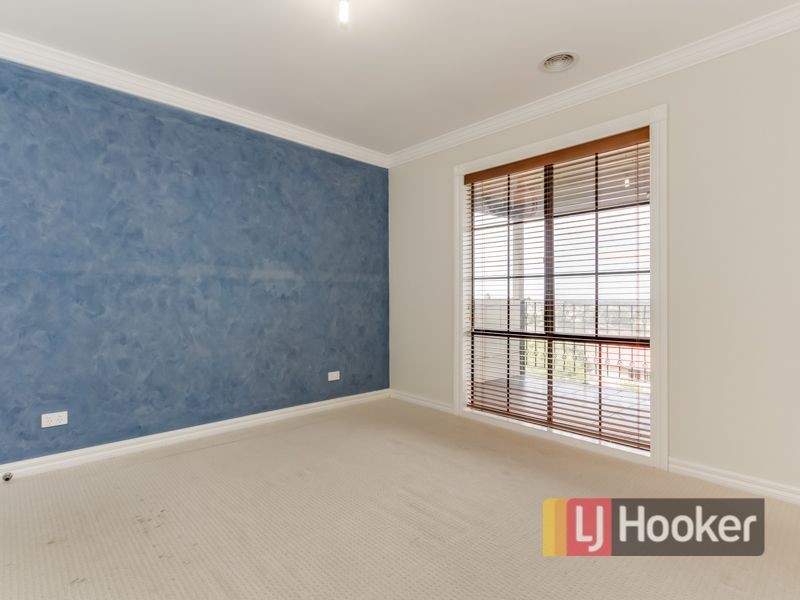 22 Montbrae Circuit, Narre Warren North VIC 3804