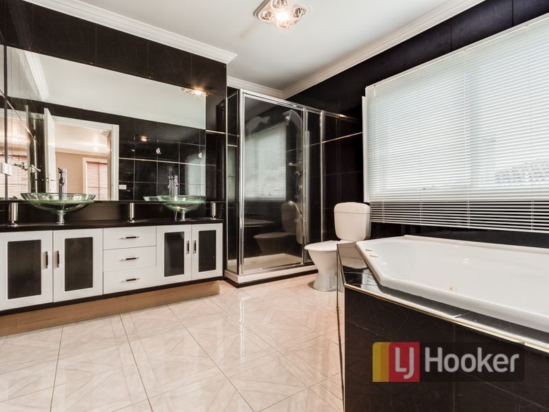 22 Montbrae Circuit, Narre Warren North VIC 3804