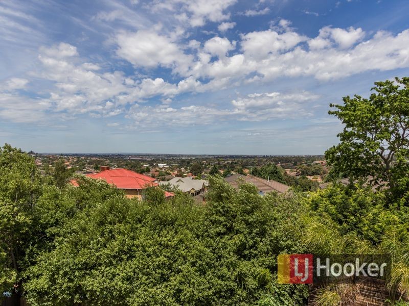 22 Montbrae Circuit, Narre Warren North VIC 3804