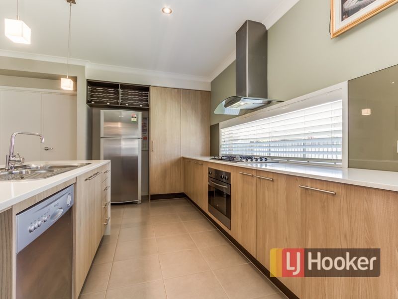 24 Locky Grove, Lyndhurst VIC 3975