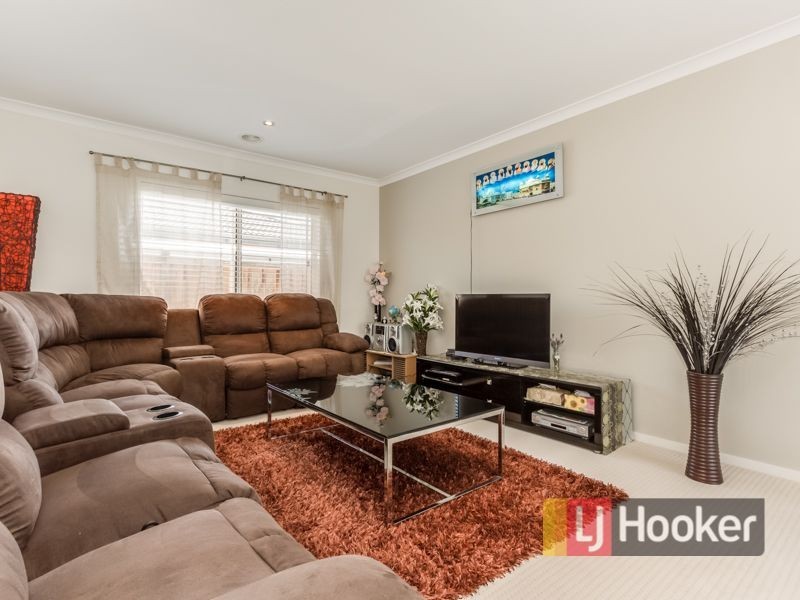 24 Locky Grove, Lyndhurst VIC 3975