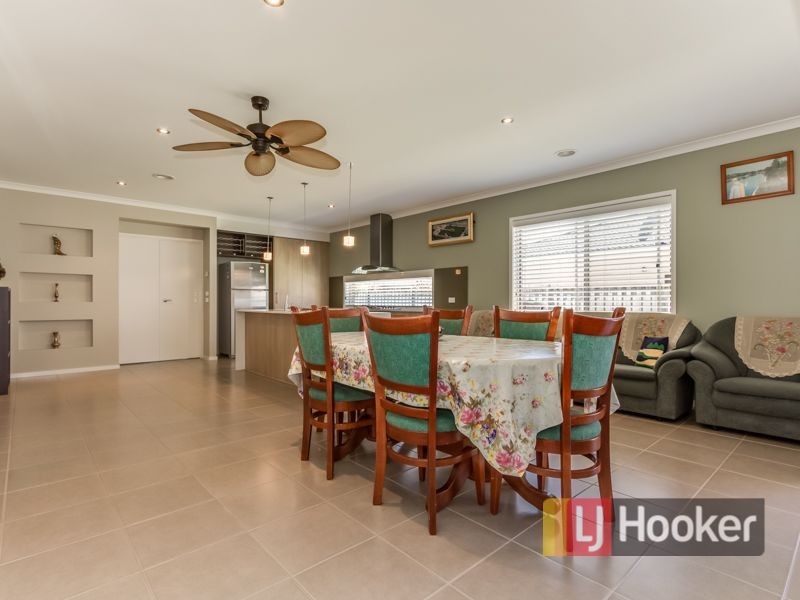 24 Locky Grove, Lyndhurst VIC 3975