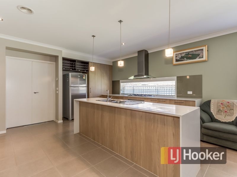 24 Locky Grove, Lyndhurst VIC 3975