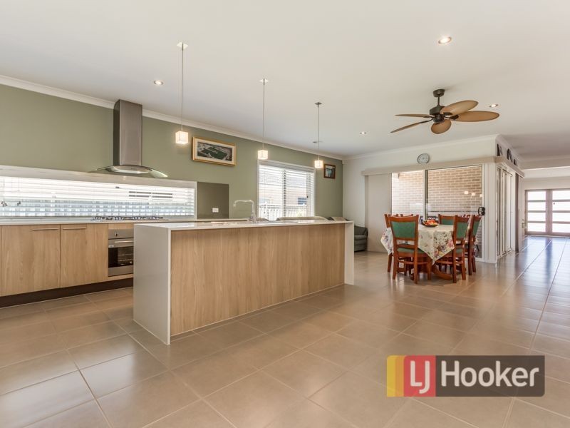 24 Locky Grove, Lyndhurst VIC 3975