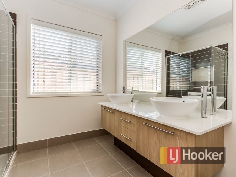 24 Locky Grove, Lyndhurst VIC 3975