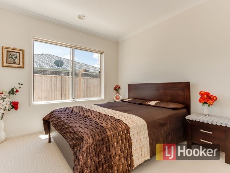 24 Locky Grove, Lyndhurst VIC 3975