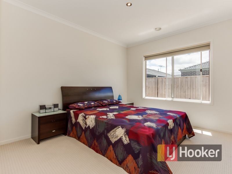 24 Locky Grove, Lyndhurst VIC 3975