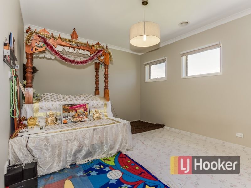 24 Locky Grove, Lyndhurst VIC 3975