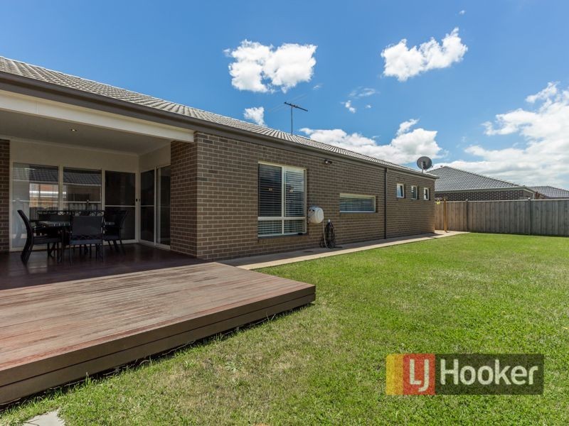 24 Locky Grove, Lyndhurst VIC 3975