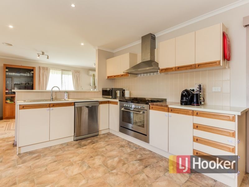 17 Hazeldean Court, Hampton Park VIC 3976
