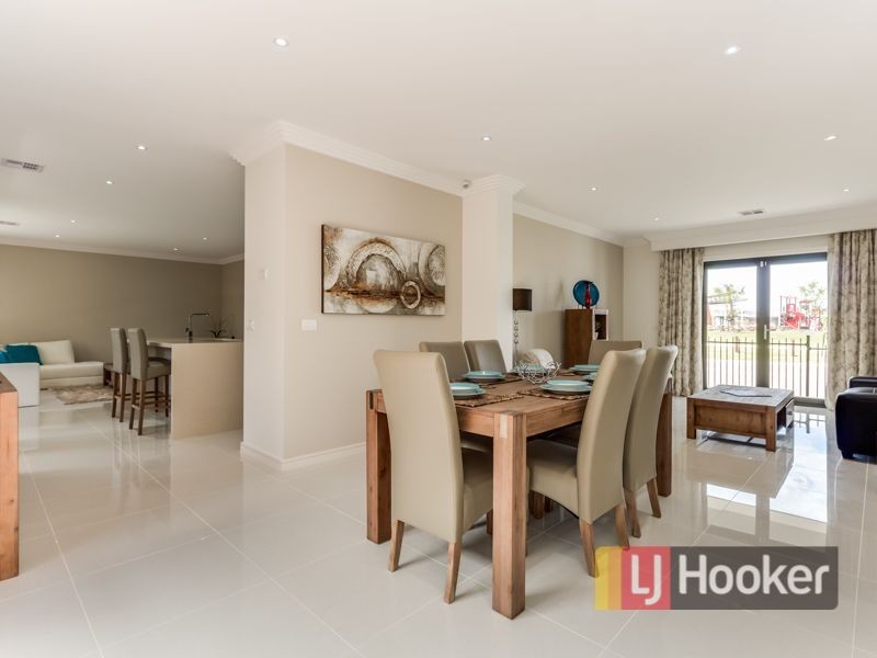 16 Pasadena Boulevard, Clyde North VIC 3978