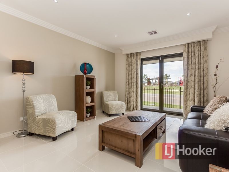 16 Pasadena Boulevard, Clyde North VIC 3978