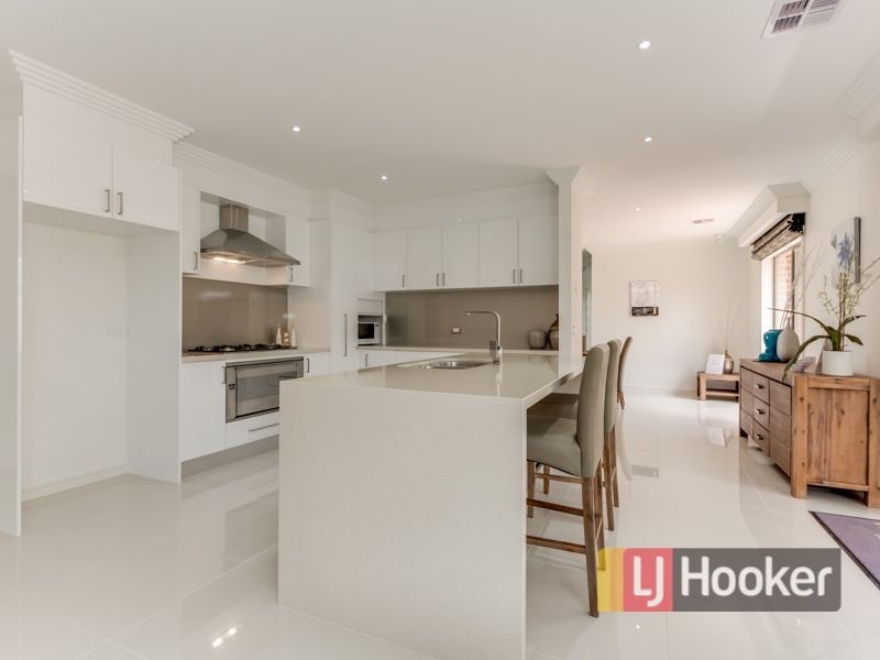 16 Pasadena Boulevard, Clyde North VIC 3978