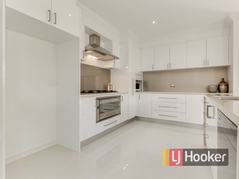 16 Pasadena Boulevard, Clyde North VIC 3978