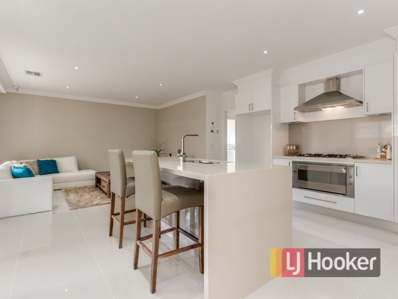 16 Pasadena Boulevard, Clyde North VIC 3978