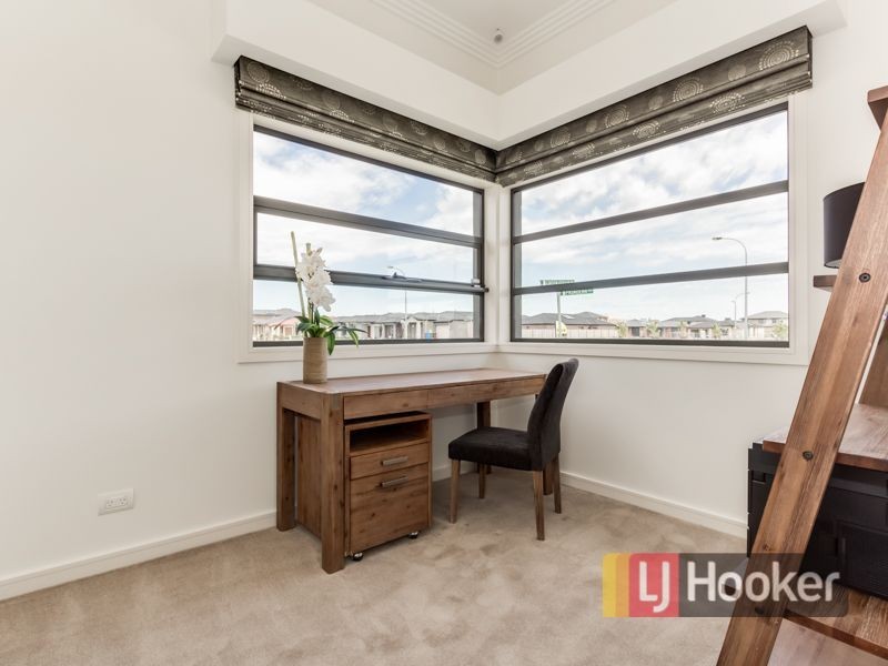 16 Pasadena Boulevard, Clyde North VIC 3978