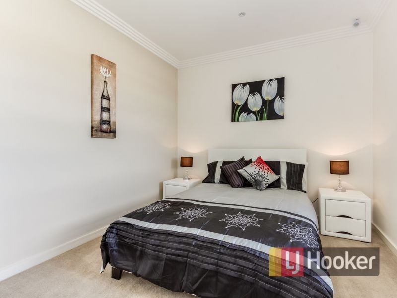 16 Pasadena Boulevard, Clyde North VIC 3978