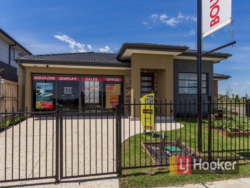 16 Pasadena Boulevard, Clyde North VIC 3978