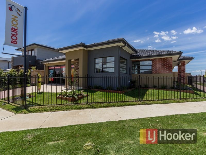 16 Pasadena Boulevard, Clyde North VIC 3978