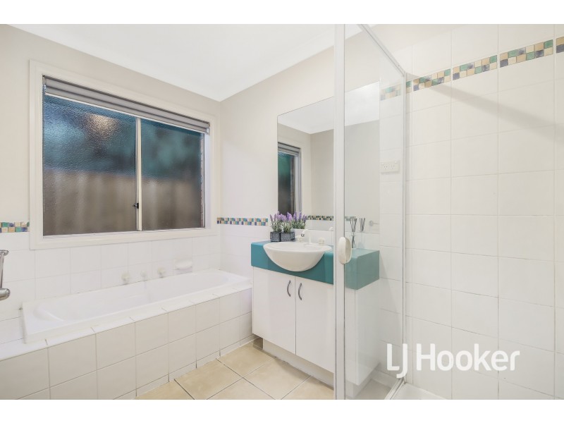 27 Kingston Avenue, Narre Warren South VIC 3805