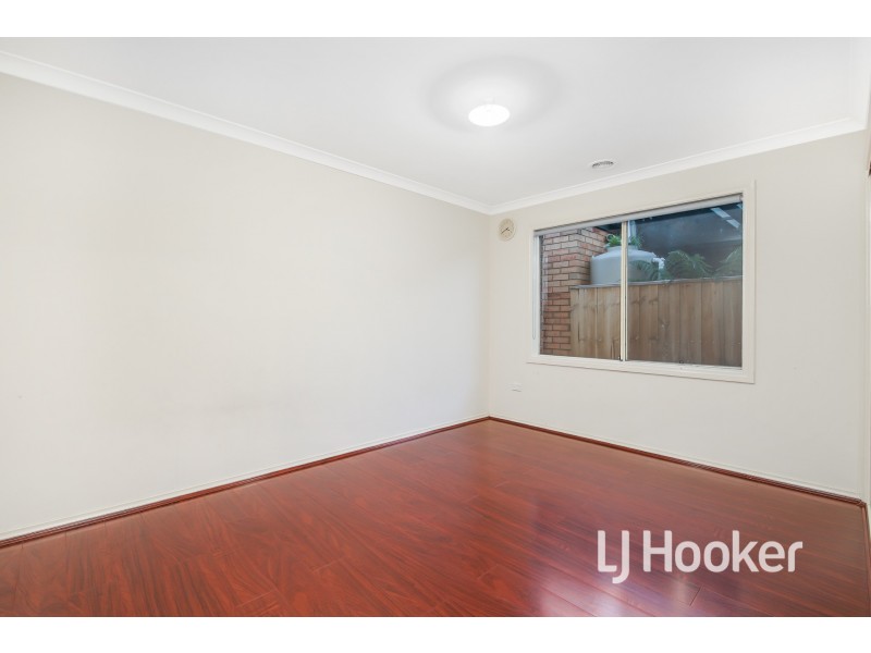 27 Kingston Avenue, Narre Warren South VIC 3805