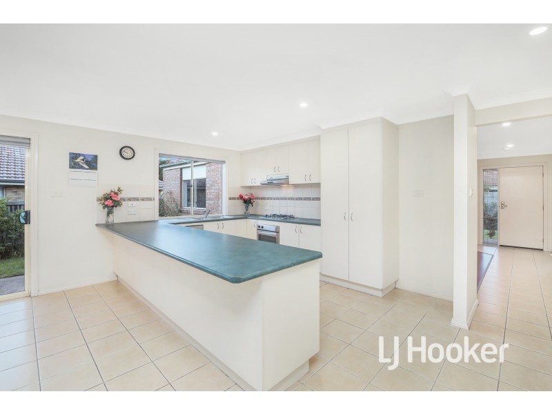 27 Kingston Avenue, Narre Warren South VIC 3805