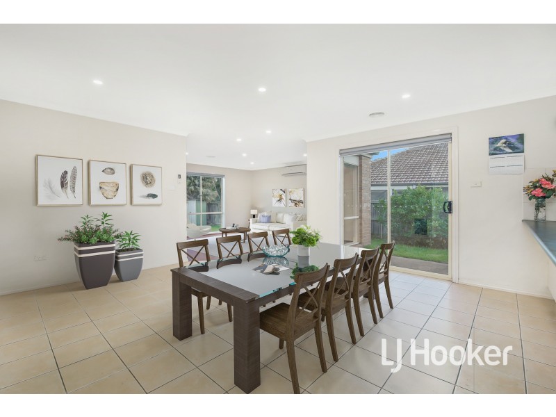 27 Kingston Avenue, Narre Warren South VIC 3805