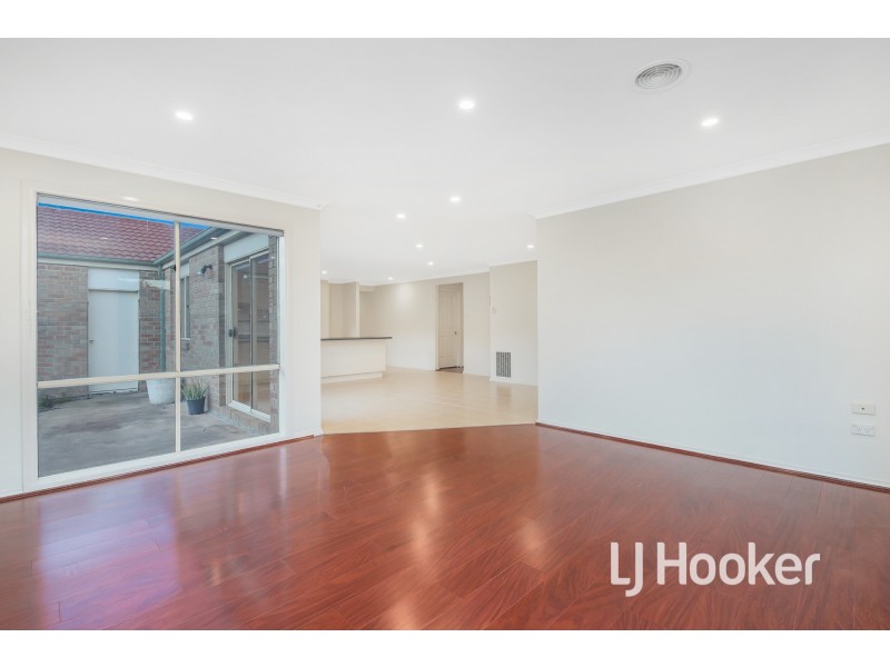 27 Kingston Avenue, Narre Warren South VIC 3805