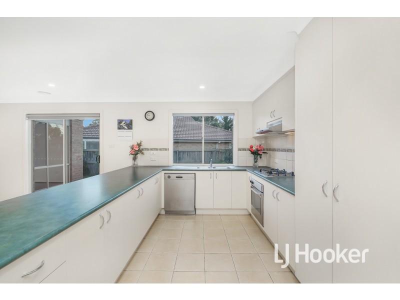 27 Kingston Avenue, Narre Warren South VIC 3805