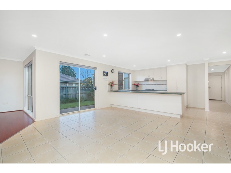 27 Kingston Avenue, Narre Warren South VIC 3805