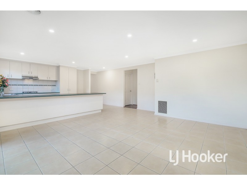 27 Kingston Avenue, Narre Warren South VIC 3805