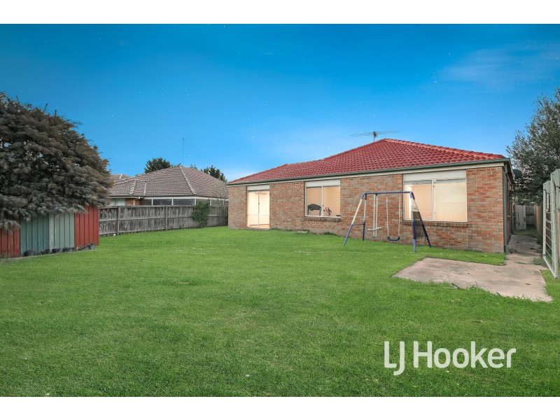 27 Kingston Avenue, Narre Warren South VIC 3805