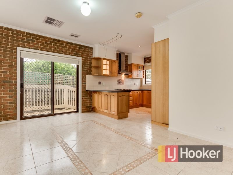 17 Amberley Park Drive, Narre Warren South VIC 3805