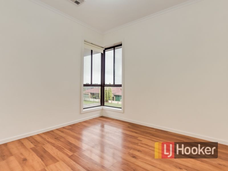 17 Amberley Park Drive, Narre Warren South VIC 3805