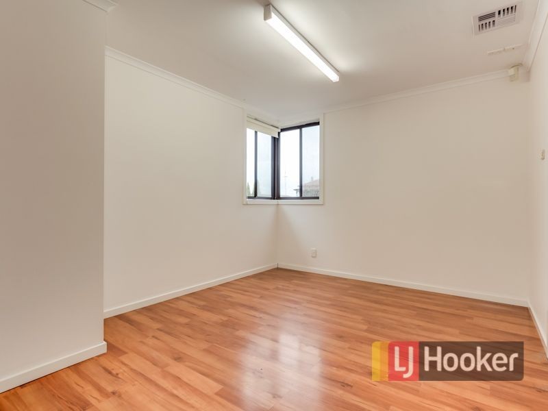 17 Amberley Park Drive, Narre Warren South VIC 3805