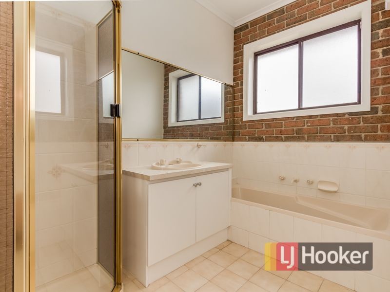 17 Amberley Park Drive, Narre Warren South VIC 3805