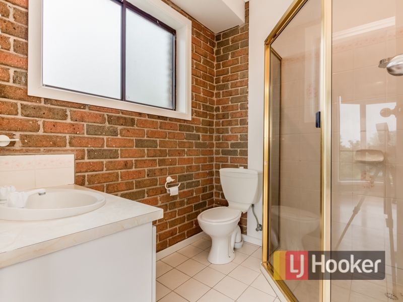 17 Amberley Park Drive, Narre Warren South VIC 3805