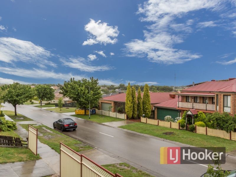 17 Amberley Park Drive, Narre Warren South VIC 3805