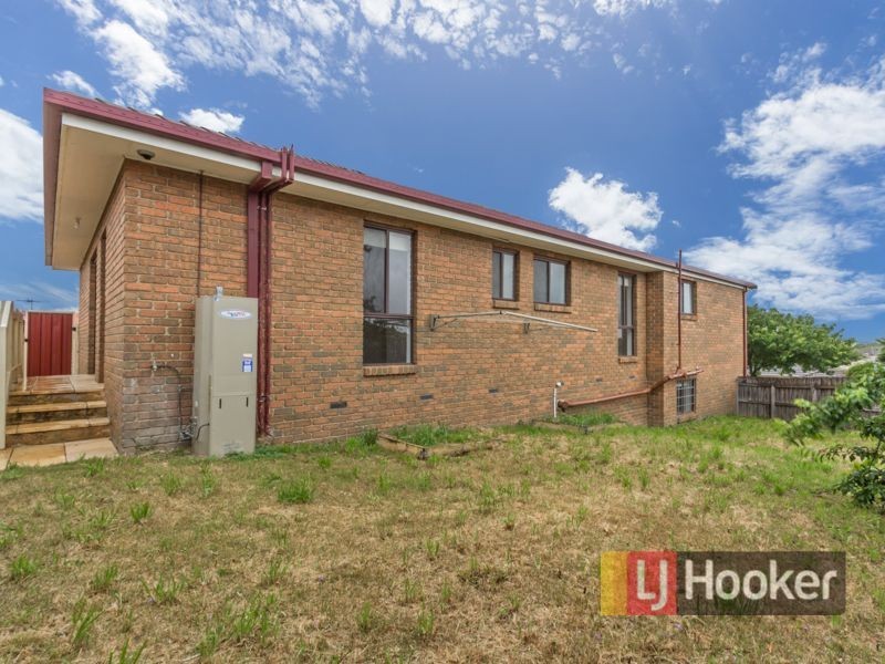 17 Amberley Park Drive, Narre Warren South VIC 3805