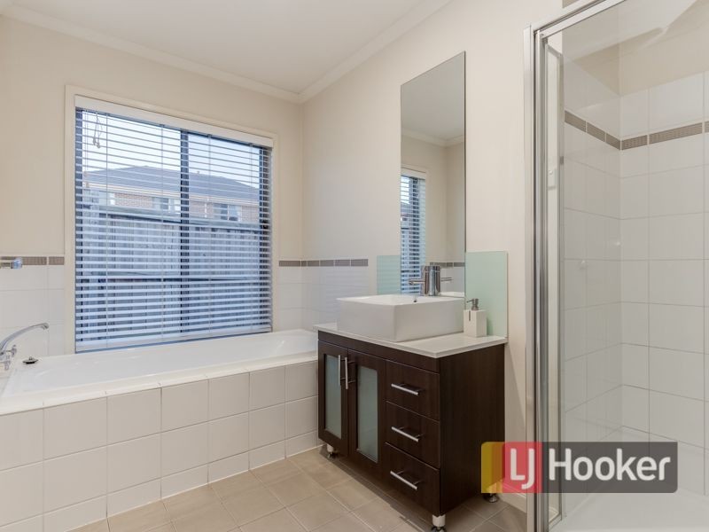 7 Melington Drive, Lyndhurst VIC 3975