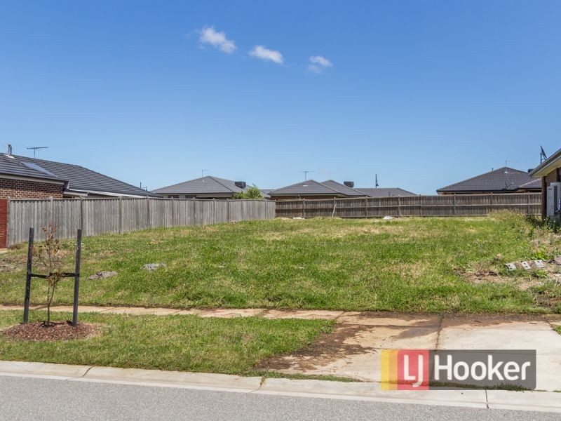 32 Olivebank Crescent, Cranbourne North VIC 3977